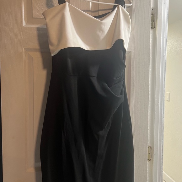 Marina Elegant Maxi Dress - Picture 2 of 7